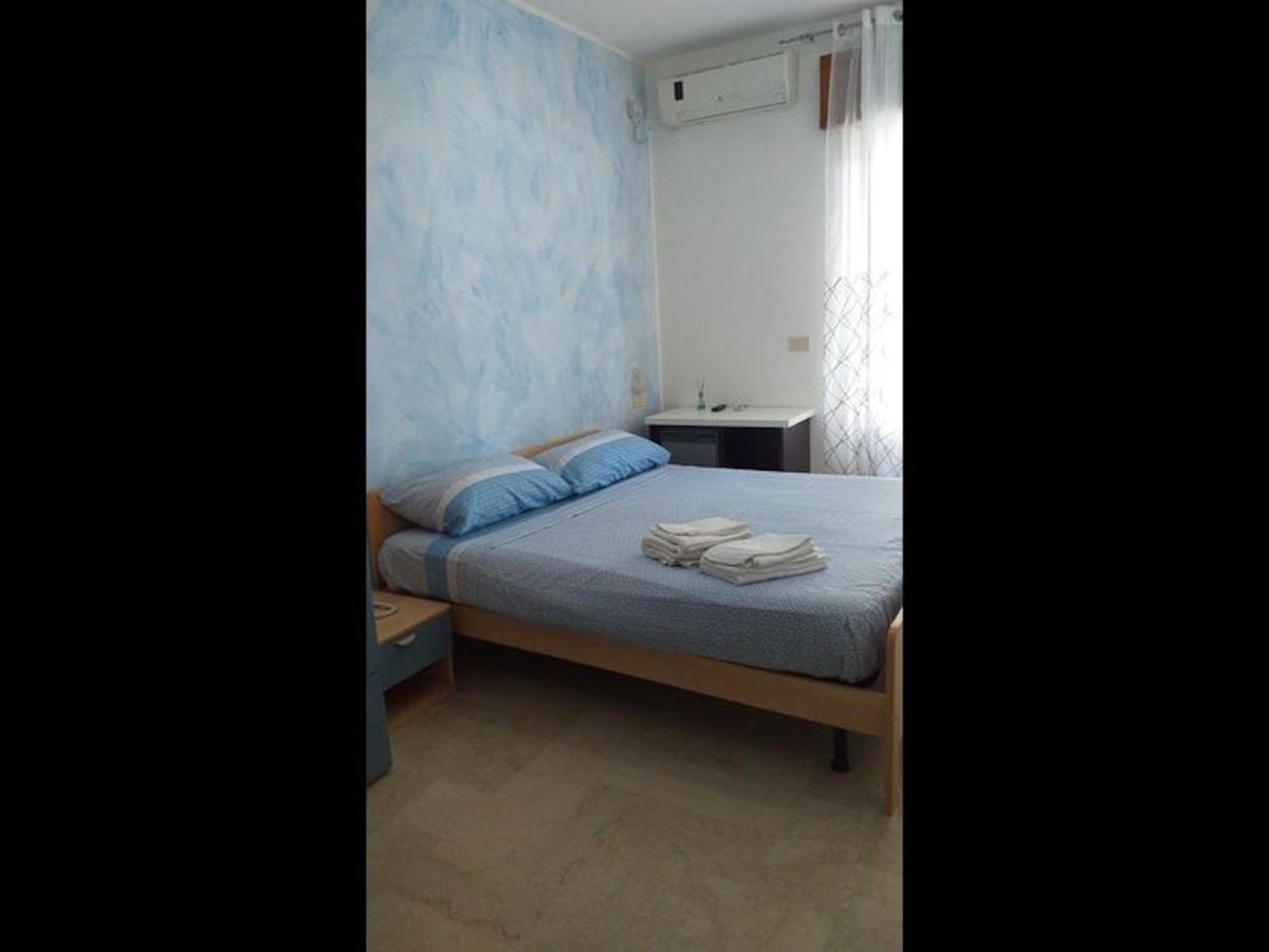 Room In Bb - Spacious Double Room Beside The Sea Pineto Exterior foto
